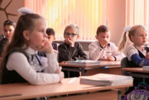 تحصیل در مدارس ابتدایی و دبیرستان روسیه
